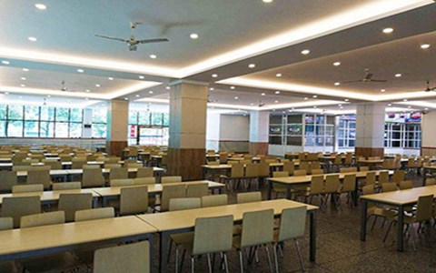 成都市機械高級技工學校汽修維修