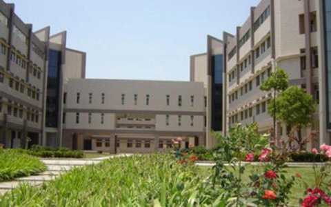 成都市建筑職業(yè)中專學(xué)校建筑工程施工